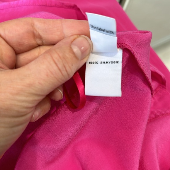 Diane von Furstenberge preloved silk blouse, size 8 - Picture 7 of 8